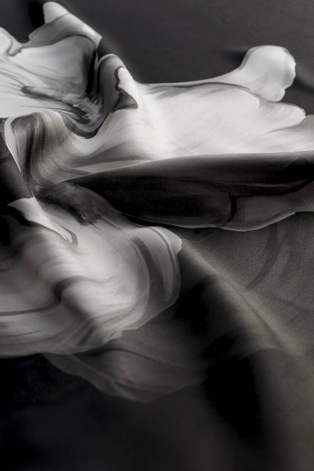 Siyah Süsen Desen Twill İpek Eşarp - 3