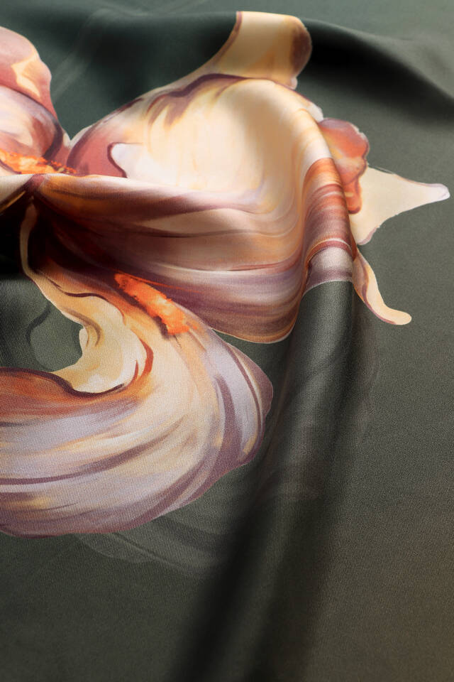 Yeşil Süsen Desen Twill İpek Eşarp - 3