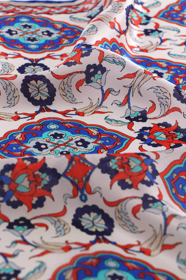 White Saks Tile Tulip Pattern Silk Pocket Square - 3