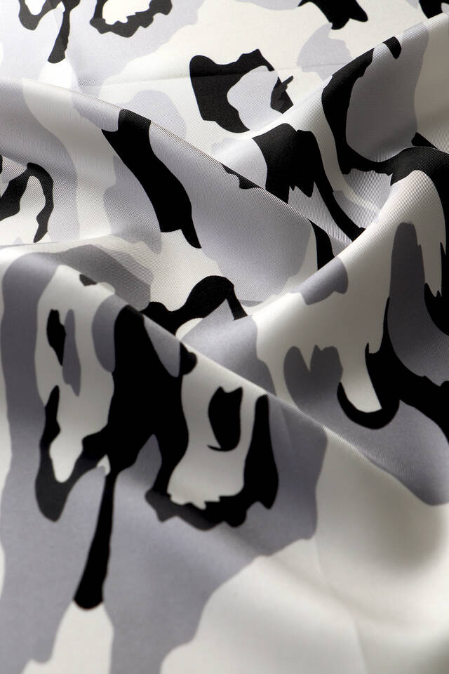 White Sare Pattern Twill Silk Square Scarf - 3