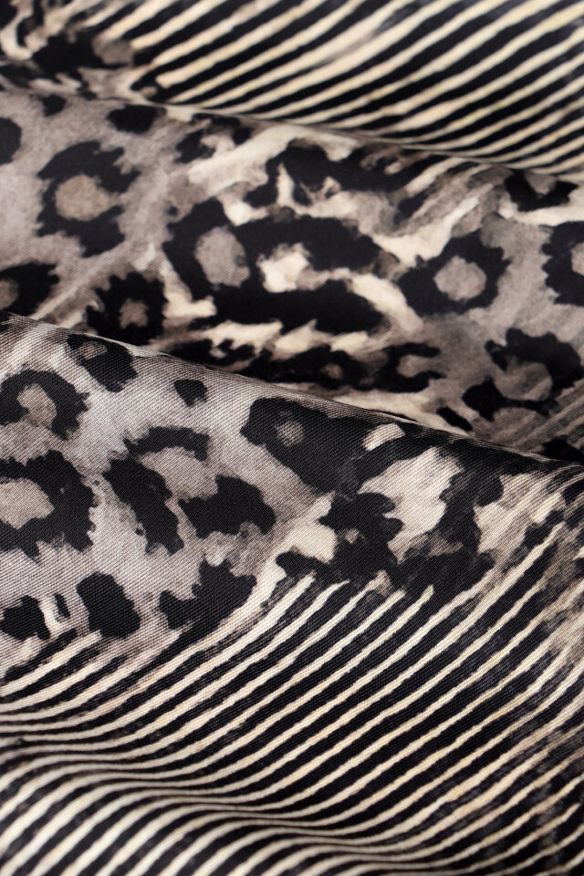 Gri Zebra Leopar Desen Twill İpek Eşarp - 4