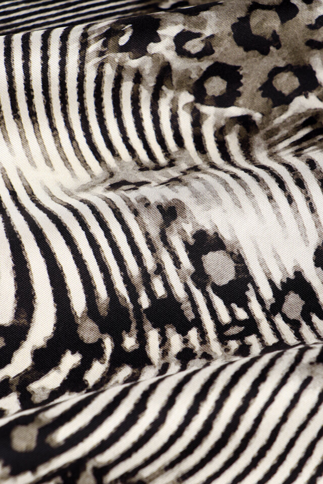 Smoke Zebra Leopard Pattern Twill Silk Scarf - 4